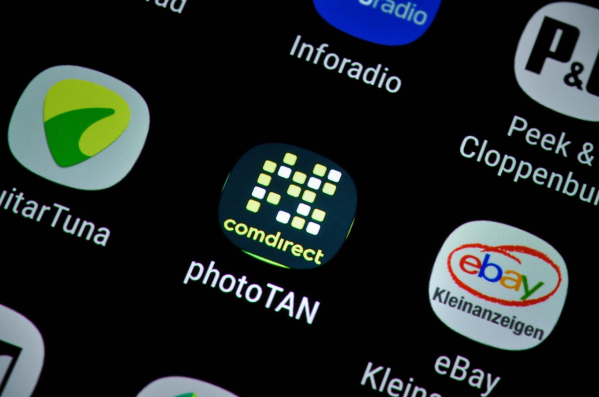 Smartphone, Display, App, comdirect photoTAN *** Smartphone, display, app, comdirect photoTAN Copyright: imageBROKER/Joko ibllnf05238042.jpg Bitte beachten Sie die gesetzlichen Bestimmungen des deutsc ...