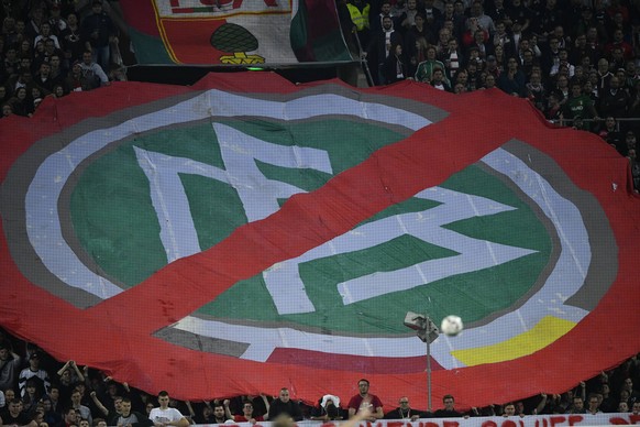 Sport Bilder des Tages Transparent Spruchband Fanaktion Banner Plakat gegen DFB DFB-Pokal Viertelfinale FC Augsburg FCA vs RB RasenBallsport Leipzig RBL 02.04.2019 DFB REGULATIONS PROHIBIT ANY USE OF  ...