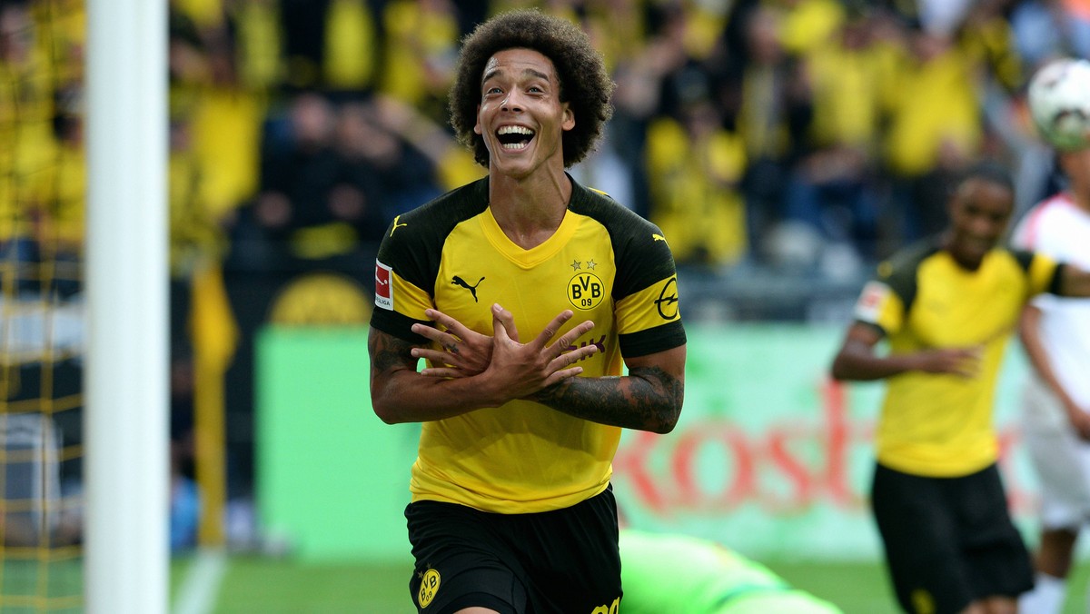 Fussball, Bundesliga, Deutschland, Herren, Saison 2018/2019, 1. Spieltag, Signal Iduna Park Dortmund: Bor. Dortmund, BVB (gelb) - RB Leipzig (weiss); Jubel Axel Witsel (BVB) nach seinem Tor zum 3:1. J ...