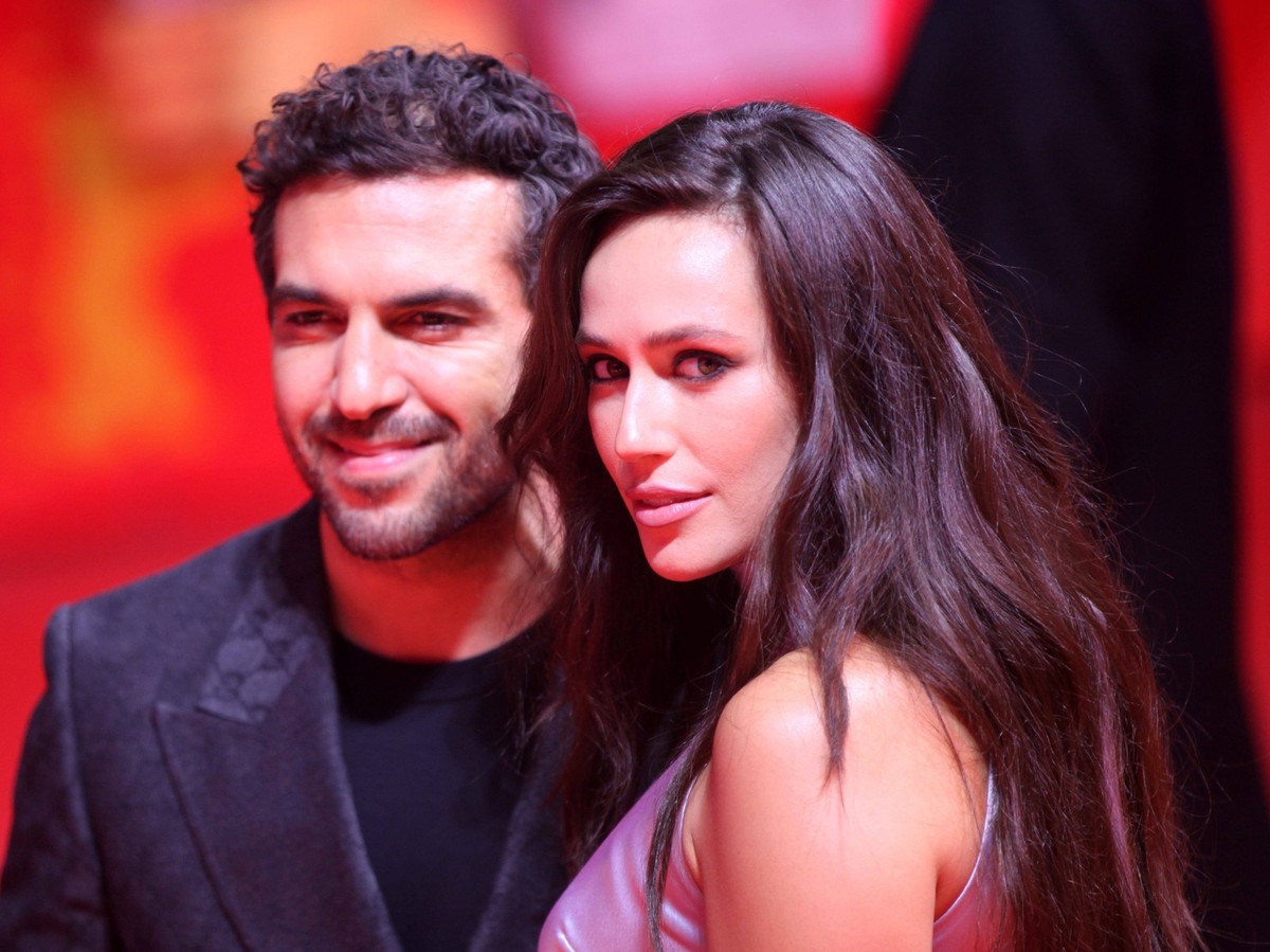 Elyas und Jessica M Barek // Prominente / Promis auf dem Roten Teppich Roter Teppich zu Eröffnung / Eröffnungsgala / Eröffnungsfeier der Berlinale 2023 am 16.02.2023 in Berlin *** Elyas and Jessica M  ...