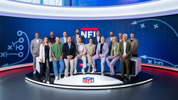 V.l.: Patrick Esume, Mona Stevens, Kasim Edebali, Florian Ambrosius, Jan Weinreich, Freddie Schulz, Sebastian Vollmer, Mitja Lafere, Jana Wosnitza, Markus Kuhn, Florian Schmidt-Sommerfeld, Bj�rn Werne ...