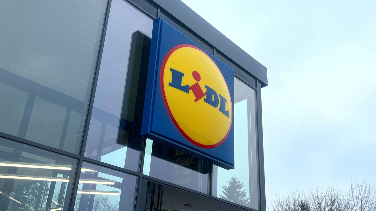 Außenwerbung Discounter LIDL *** Outdoor advertising discount store LIDL Copyright: xmix1pressx