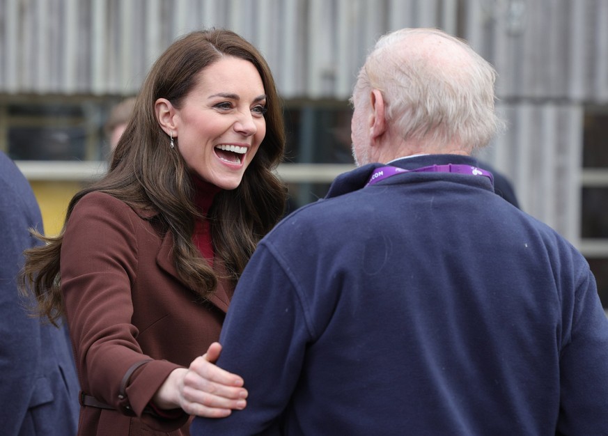 . 09/02/2023. Falmouth , United Kingdom. Kate Middleton, the Princess of Wales, meets up with one of her old school teachers during a visit to the National Maritime Museum Cornwall in Falmouth, United ...