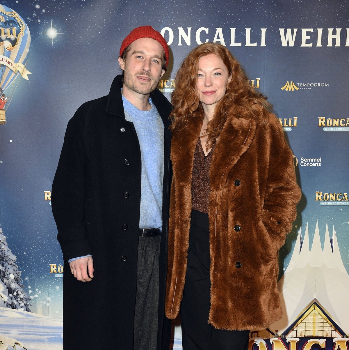 Marleen Lohse mit Ehemann Max Montgomery bei der Premiere des 20. Original Roncalli Weihnachtscircus im Tempodrom. Berlin, 20.12.2024 *** Marleen Lohse with husband Max Montgomery at the premiere of t ...