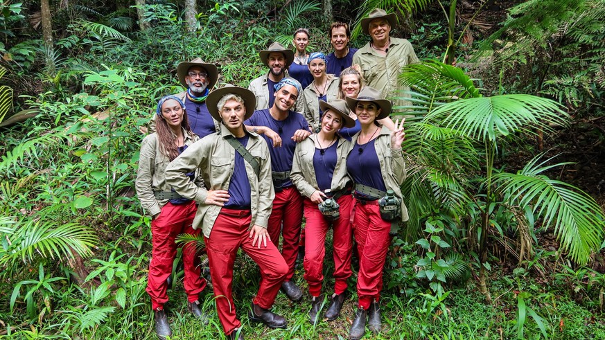 HANDOUT - 24.01.2025, Australien, Brisbane: Die Dschungelstars Lilly Becker (l-r), Pierre Sanoussi-Bliss, Sam Dylan, Maurice Dziwak, Timur Ülker, Edith Stehfest, Anna-Carina Woitschack, Alessia Herren ...