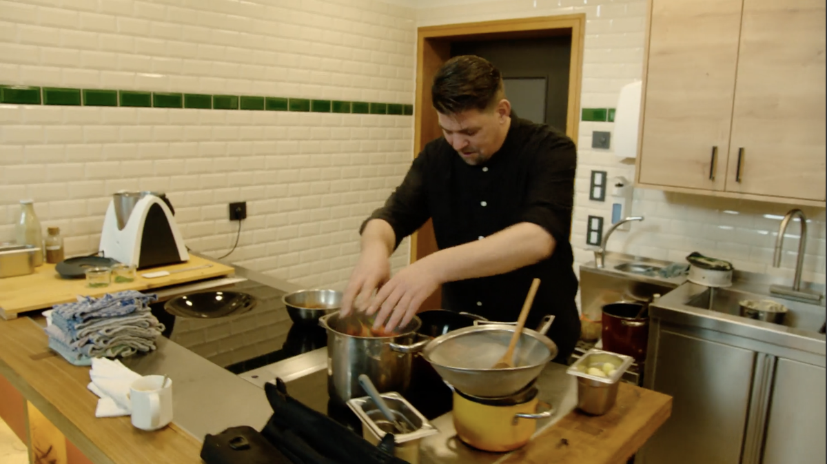 Tim Mälzer siegte bei "Kitchen Impossible" mit 14,8 Punkten.