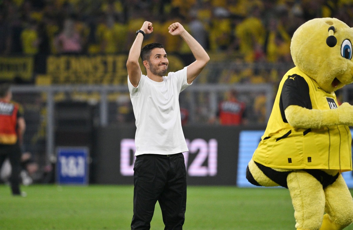 Jubel Trainer Nuri Sahin Borussia Dortmund nach dem Abpfiff 24.08.2024, Fussball 1. Bundesliga, 1. Spieltag, Saison 2024/2025 Borussia Dortmund - Eintracht Frankfurt Dortmund Signal Iduna Park Nordrhe ...