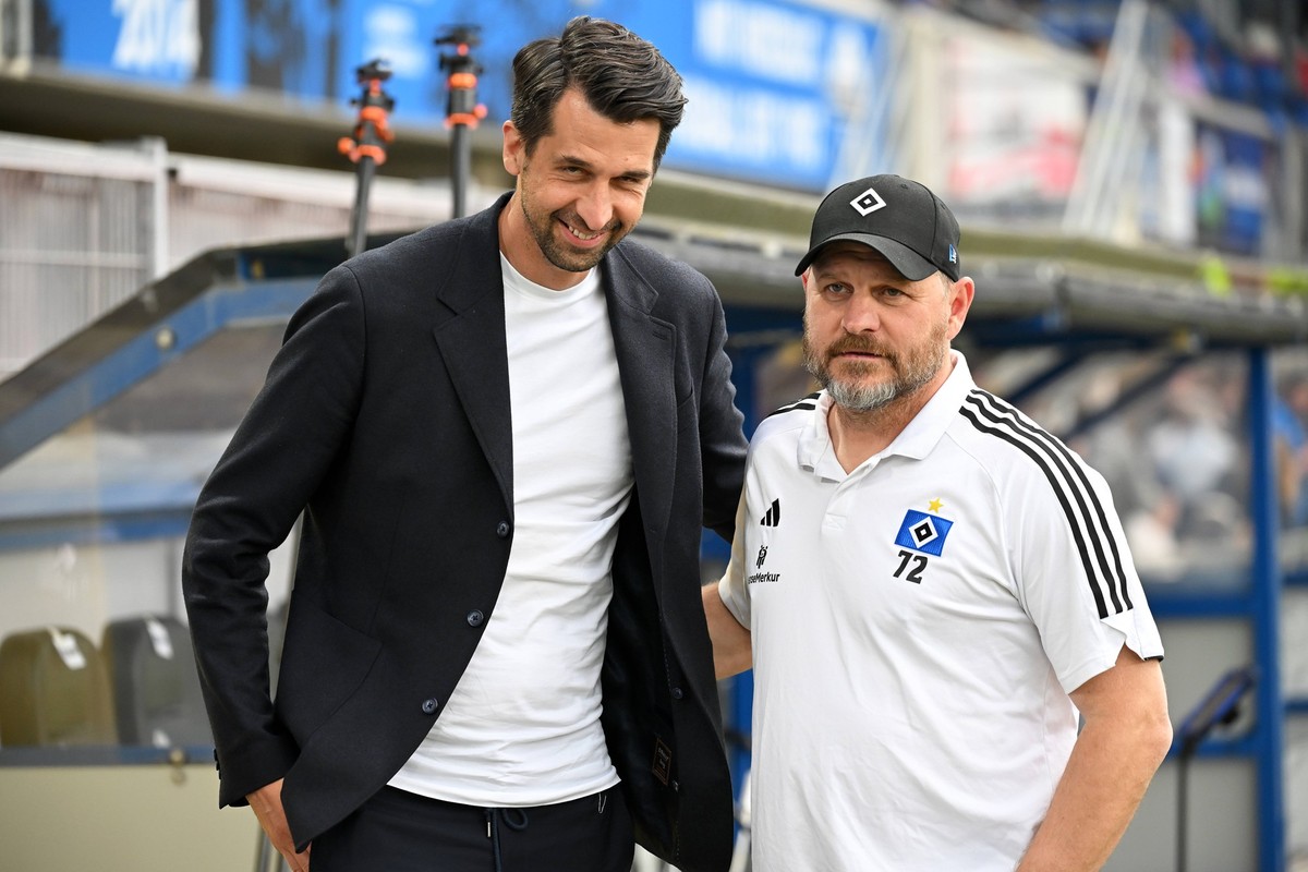 Paderborn, Home Deluxe Arena, 10.05.24, GER, Herren, 2.Bundesliga, Saison 2023-2024, SC Paderborn 07 - Hamburger SV Bild: v.li. Sportvorstand Jonas BOLDT Hamburg und Trainer Steffen BAUMGART Hamburg O ...