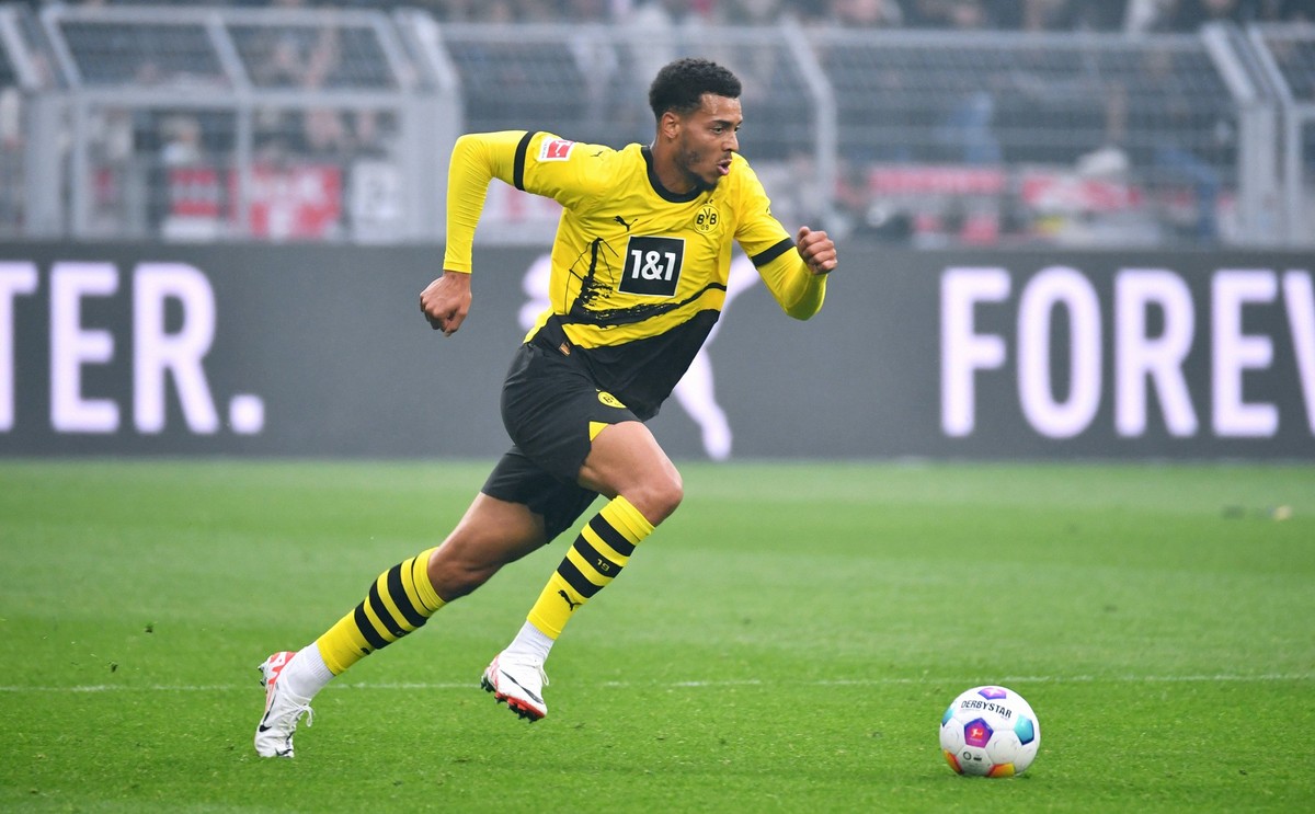Fussball, Bundesliga, Deutschland, Herren, Testspiel zur Saison 2023/2024, Signal Iduna Park, Bor. Dortmund - Ajax Amsterdam 3:1 Felix Nmecha BVB. Aktion, Einzelbild. UEFA REGULATIONS PROHIBIT ANY USE ...