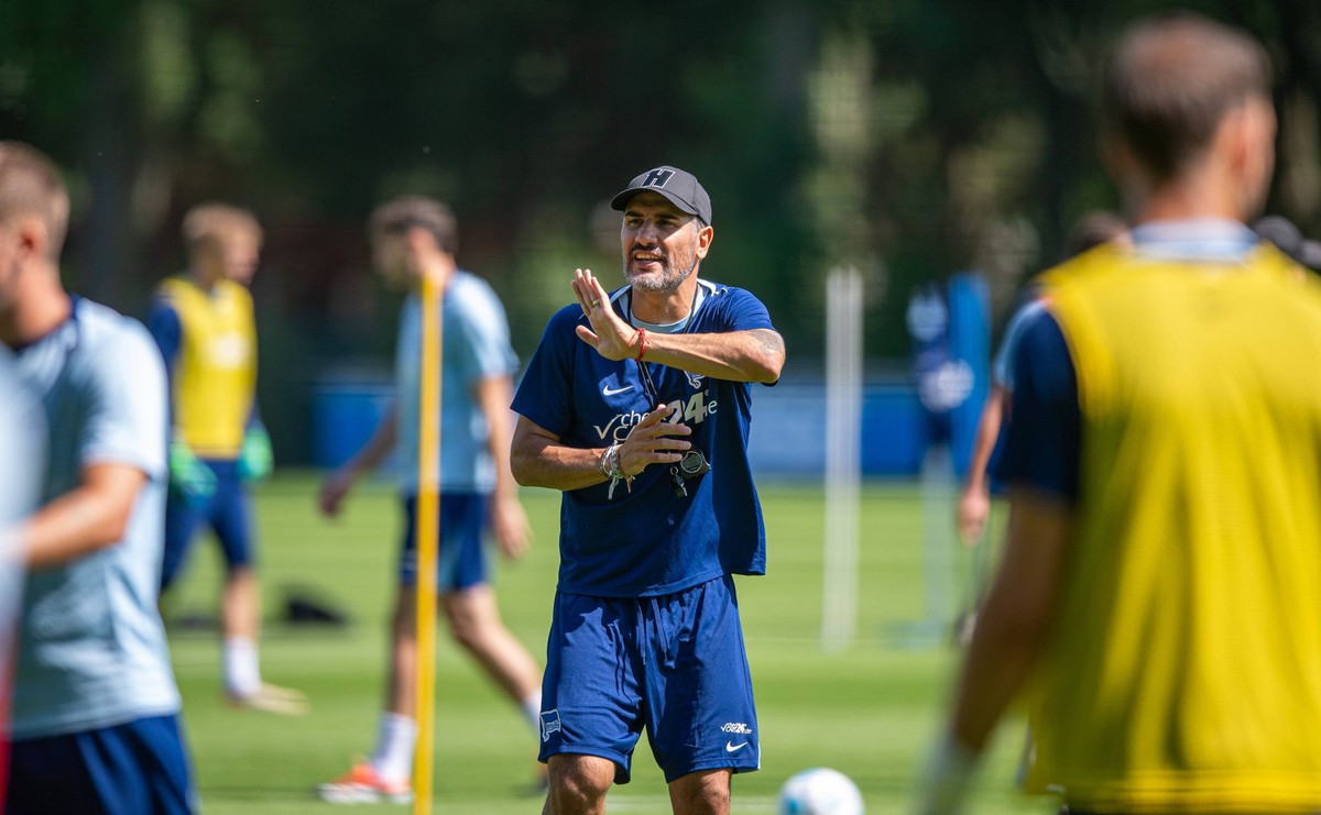 Fussball, Herren, Saison 2024/25, 2. Bundesliga, Hertha BSC, Training, Trainer Cristian Fiel Hertha BSC, 30.07. 2024, *** Football, Men, Season 2024 25, 2 Bundesliga, Hertha BSC, Training, Coach Crist ...