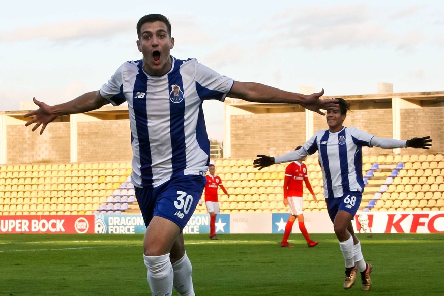 II Liga - 2017/2018: Porto B vs Benfica B Vila Nova de Gaia, 06/01/2018 - Futebol Clube do Porto B received this afternoon the Lisboa and Benfica B, in the Stadium of Dr. Jorge Sampaio in Vila Nova de ...