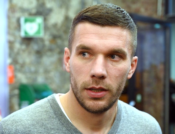 ARCHIV - 13.01.2019, Nordrhein-Westfalen, Gummersbach: Der Fu�ballspieler Lukas Podolski kommt zum Prominentenspiel im Rahmen des Hallenfu�ballturniers �Schauinsland Reisen Cup�. (zu dpa: ��Poldi� geh ...