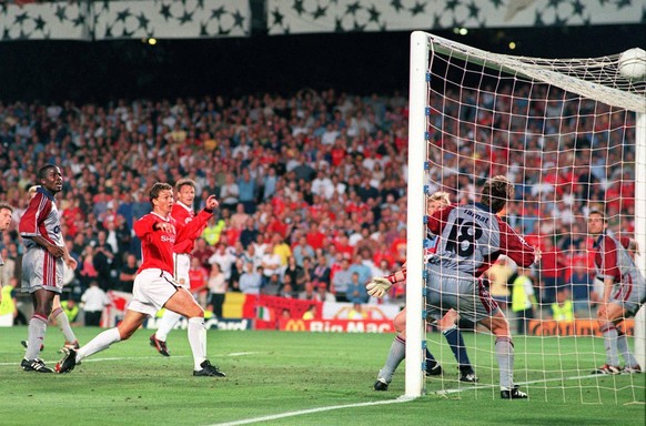 Ole Gunnar Solskjaer scores the winning goal for United . Manchester United 2:1 Bayern Munich, Champions League Cup Final, 26/05/1999. Barcelona. PUBLICATIONxNOTxINxUK