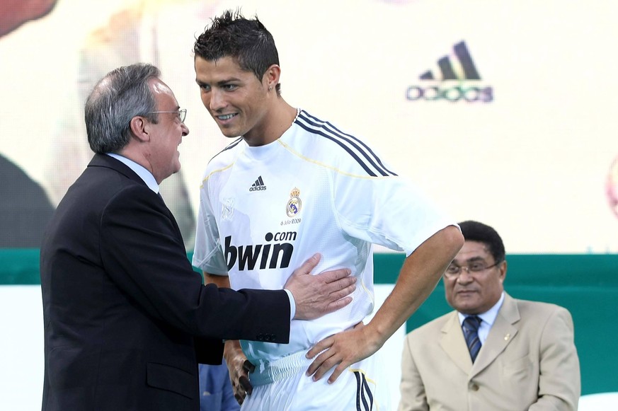 Cristiano Ronald (r.) und Real-Boss Florentino Perez bei der Präsentation des Portugiesen 2009