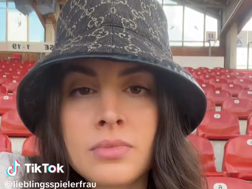 Rena Schwabl dokumentiert auf Tiktok regelmäßig ihr Leben als Spielerfrau.