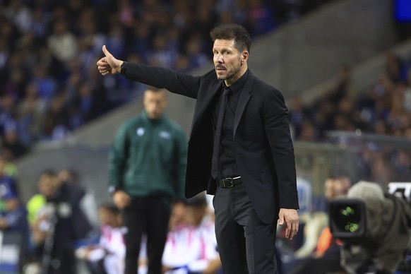 Atletico Madrid's head coach Diego Simeone gestures during a Champions League group B soccer match between FC Porto and Atletico Madrid at the Dragao stadium in Porto, Portugal, Tuesday, Nov. 1, 2022. ...