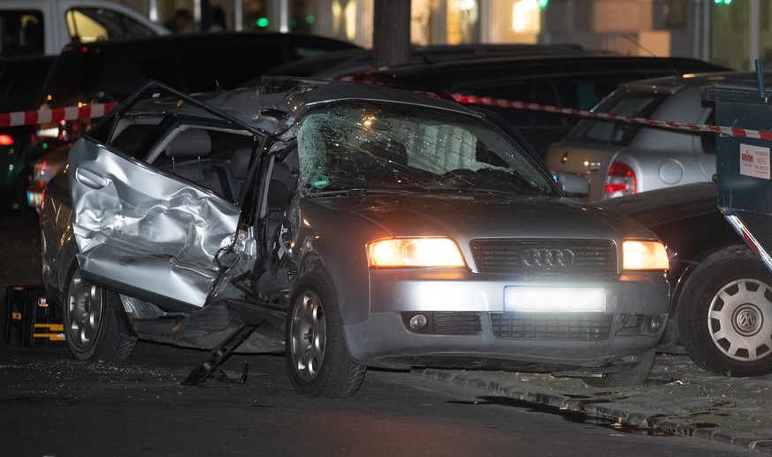 Die Kreuzung in Berlin glich einem Trümmerfeld.