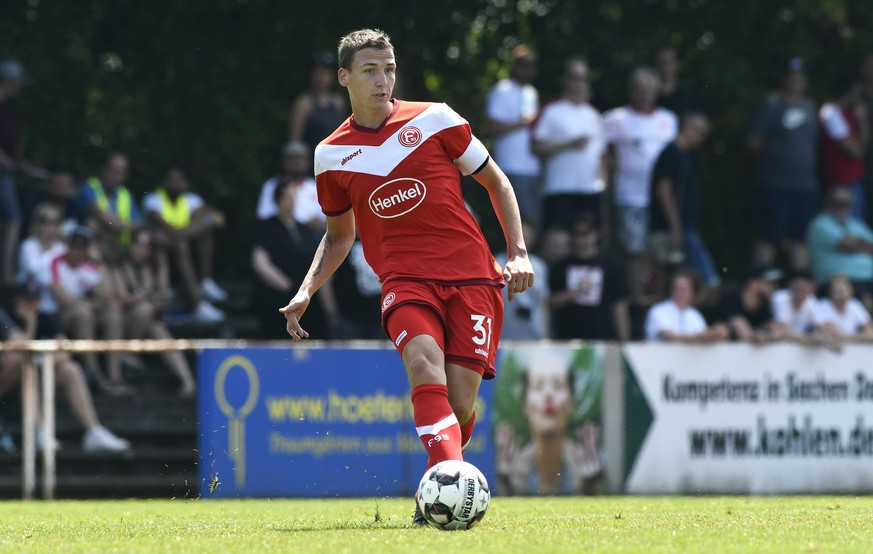 Fussball, Testspiel zur 1. Bundesliga, Deutschland, Herren, Saison 2018/2019, Stadion am Eisenbrand, TSV Meerbusch - Fortuna Duesseldorf; Marcel Sobottka (F95). Aktion, Einzelbild, Freisteller. *** Fo ...