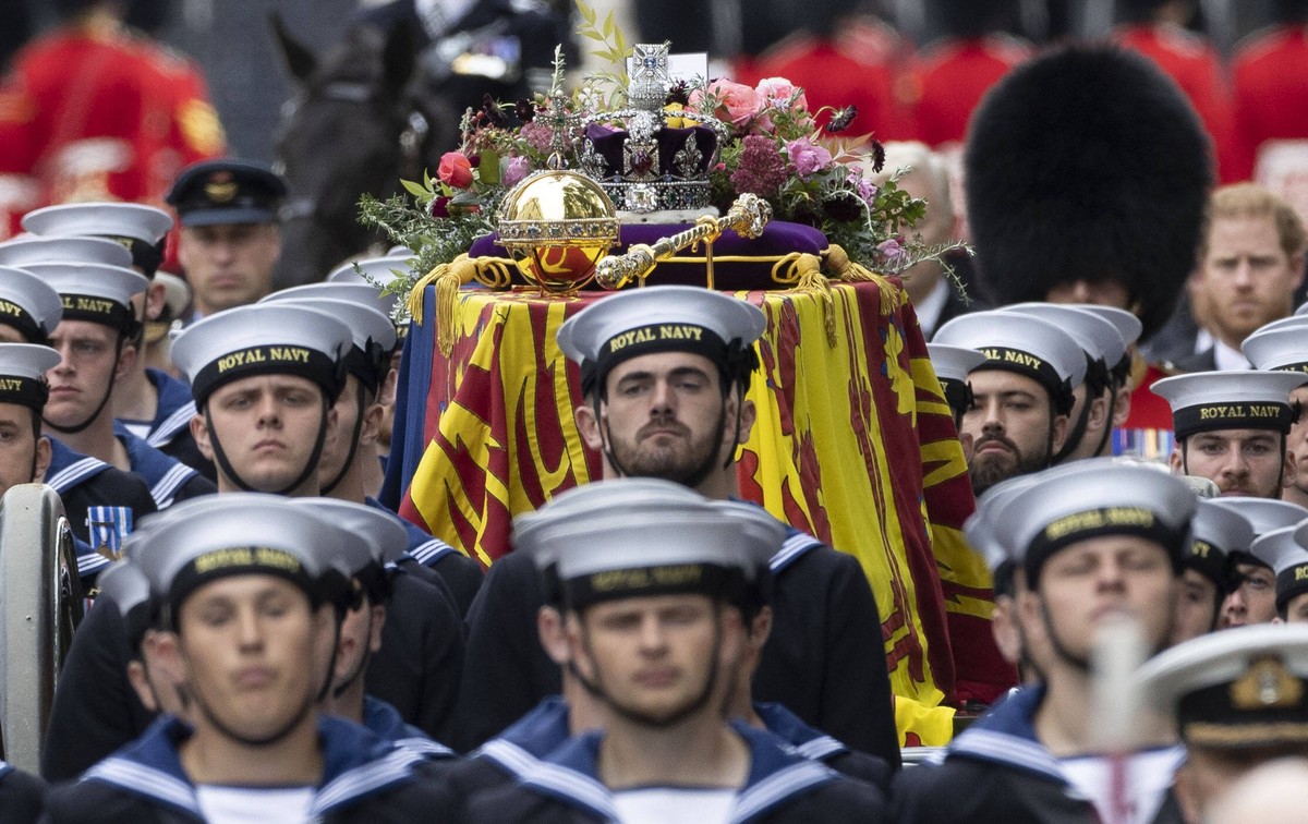 . 19/09/2022. London, United Kingdom. The State Funeral procession of Queen Elizabeth II arriving at Westminster Abbey in London. PUBLICATIONxINxGERxSUIxAUTxHUNxONLY xStephenxLockx/xi-Imagesx IIM-2378 ...