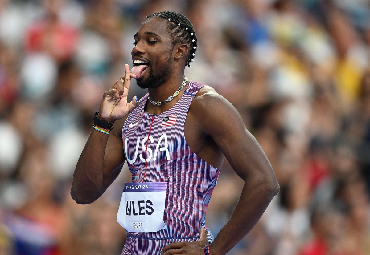 Sport Bilder des Tages 240807 -- PARIS, Aug. 7, 2024 -- Noah Lyles of the United States reacts before the men s 200m semi-final of Athletics at the Paris 2024 Olympic Games, Olympische Spiele, Olympia ...