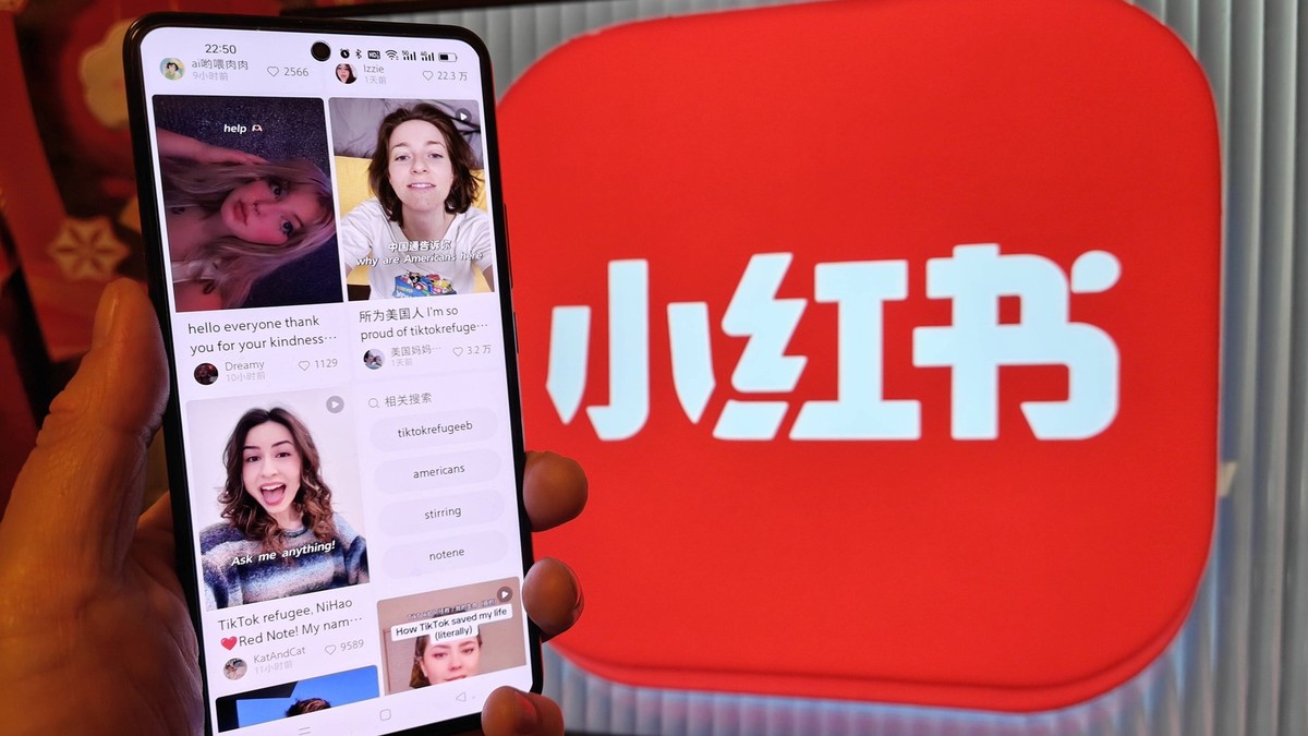 RedNote Popular SHANGHAI, CHINA - JANUARY 15, 2025 - A illustration photo shows TikTok Refugees flock into RedNote APP in a smartphone on January 15, 2025 in Shanghai, China. Shanghai Shanghai China P ...