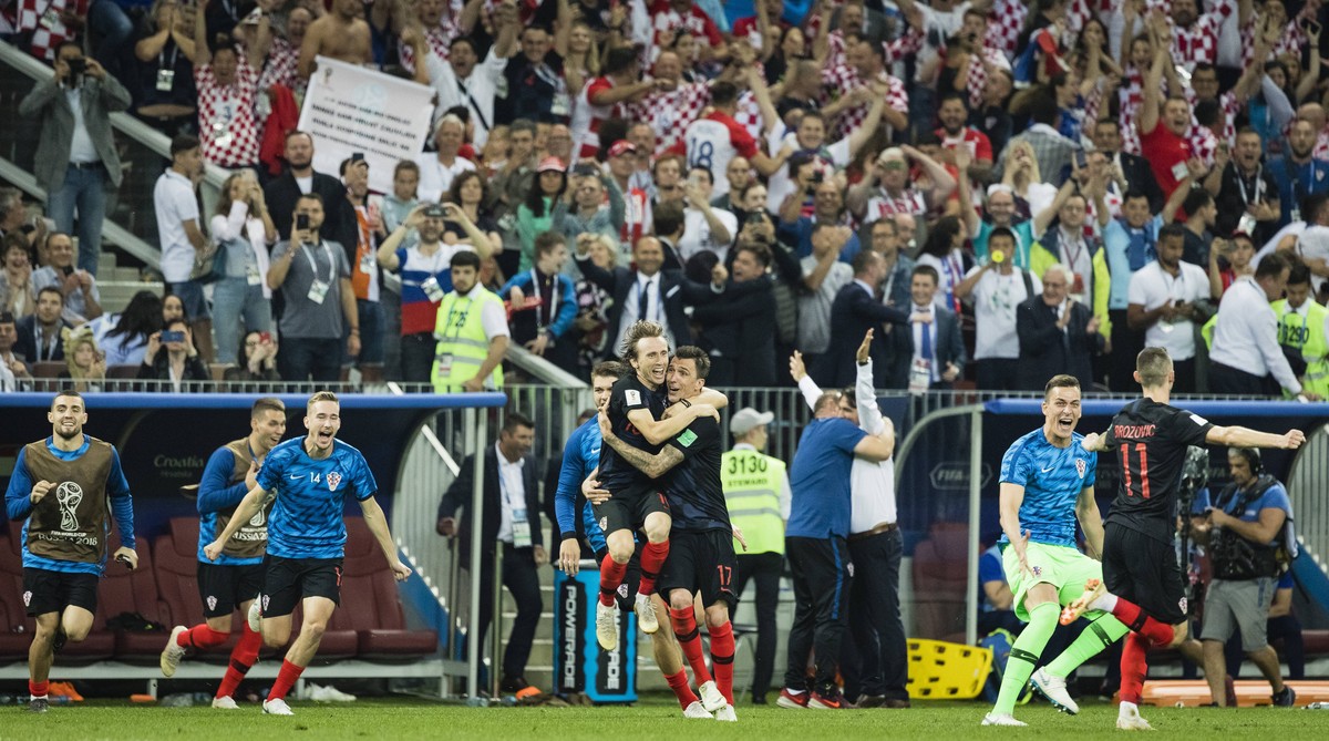 Moskau , 11.07.2018 Schlussjubel: Luka Modric (Kroatien), Mario Mandzukic (Kroatien) Kroatien - England *** Moscow 11 07 2018 Final celebrations Luka Modric Croatia Mario Mandzukic Croatia Croatia Eng ...