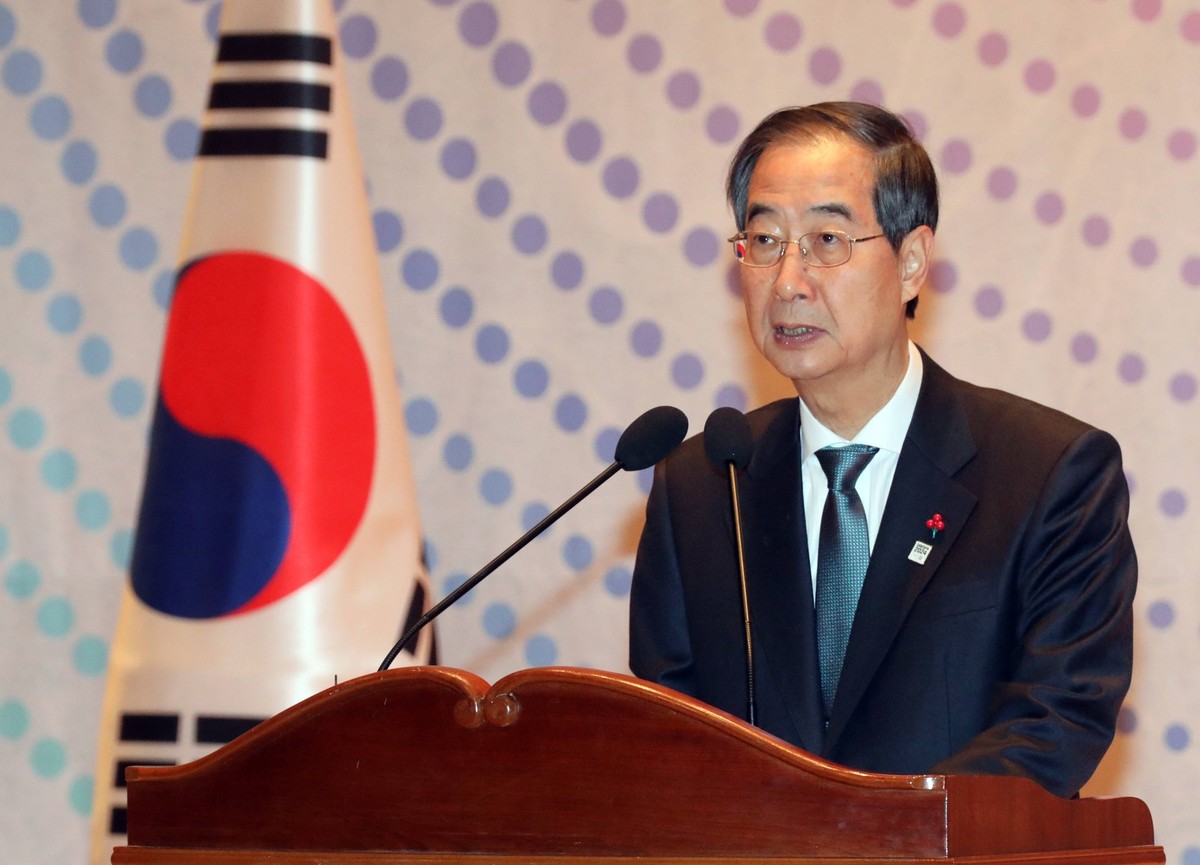 Start of business for new year Start of business for new year Prime Minister Han Duck-soo speaks during a ceremony to mark the start of business for the new year at the government complex in Sejong, c ...