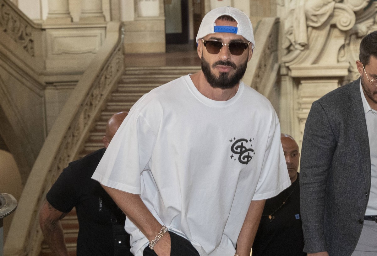 Bild-Motiv: Zeuge Rapper Shindy kommt mit Anwalt und Bewgleitung Berlin den 11.05.2021 09.30 Strafkammer 38, Saal 500 Delikt: versuchte schwere raeuberische Erpressung, Freiheitsberaubung, gefaehrlich ...