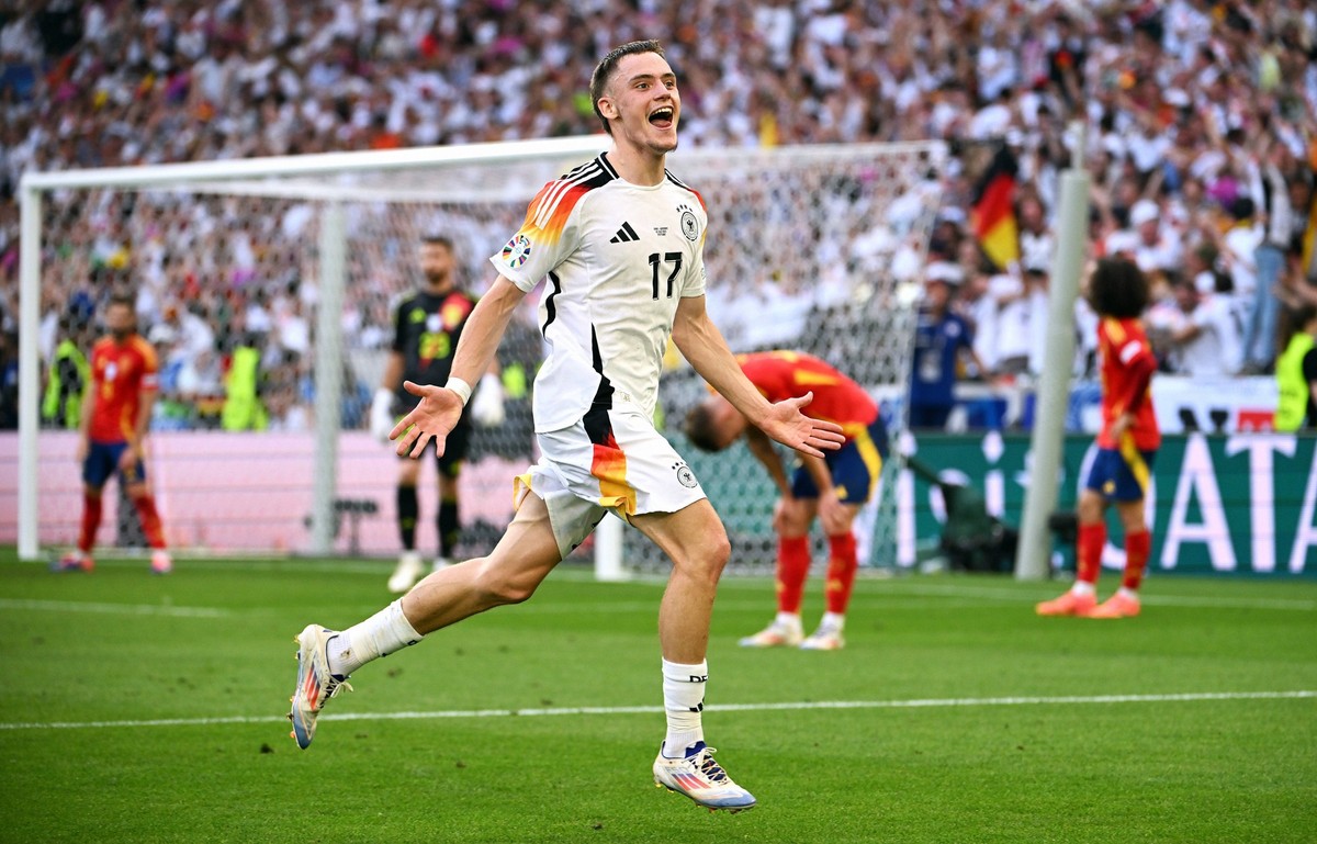 Sport Themen der Woche KW27 Sport Bilder des Tages Fussball, Europameisterschaft, EURO 2024, Viertelfinale, MHP-Arena Stuttgart: Spanien Deutschland Jubel Florian Wirtz GER nach seinem Tor zum 1:1. Ju ...