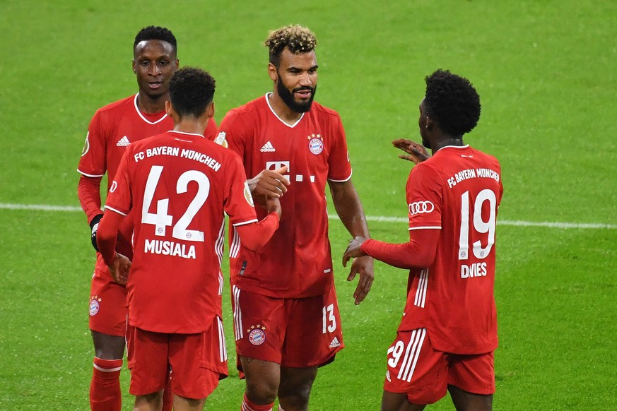 Torjubel nach 0-1 von Eric Maxim Choupo-Moting Bayern Muenchen,2.v.re mit Alphonso DAVIES Bayern Muenchen, Jamal MUSIALA Bayern Muenchen und Bouna Sarr Bayern Muenchen. Jubel,Freude,Begeisterung, Akti ...