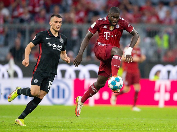 Filip Kostic Eintracht Frankfurt, 10, Dayot Upamecano FC Bayern Muenchen, 02, GER, FC Bayern Muenchen vs. Eintracht Frankfurt, Fussball, Bundesliga, 7. Spieltag, Spielzeit 2021/2022, 02.10.2021, DFB/D ...