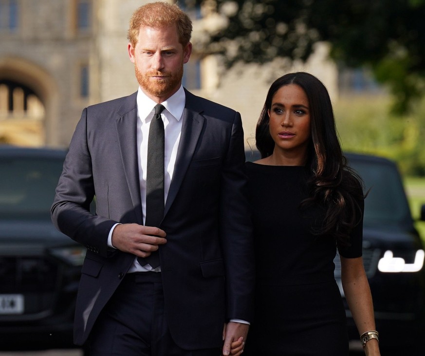 WINDSOR, ENGLAND - SEPTEMBER 10: Prince Harry, Duke of Sussex, and Meghan, Duchess of Sussex walk together to meet members of the public on the long Walk at Windsor Castle on September 10, 2022 in Win ...