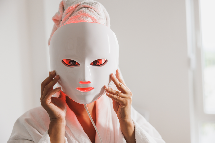 Creepy, aber nützlich? LED-Gesichtsmasken liegen gerade voll im Trend.