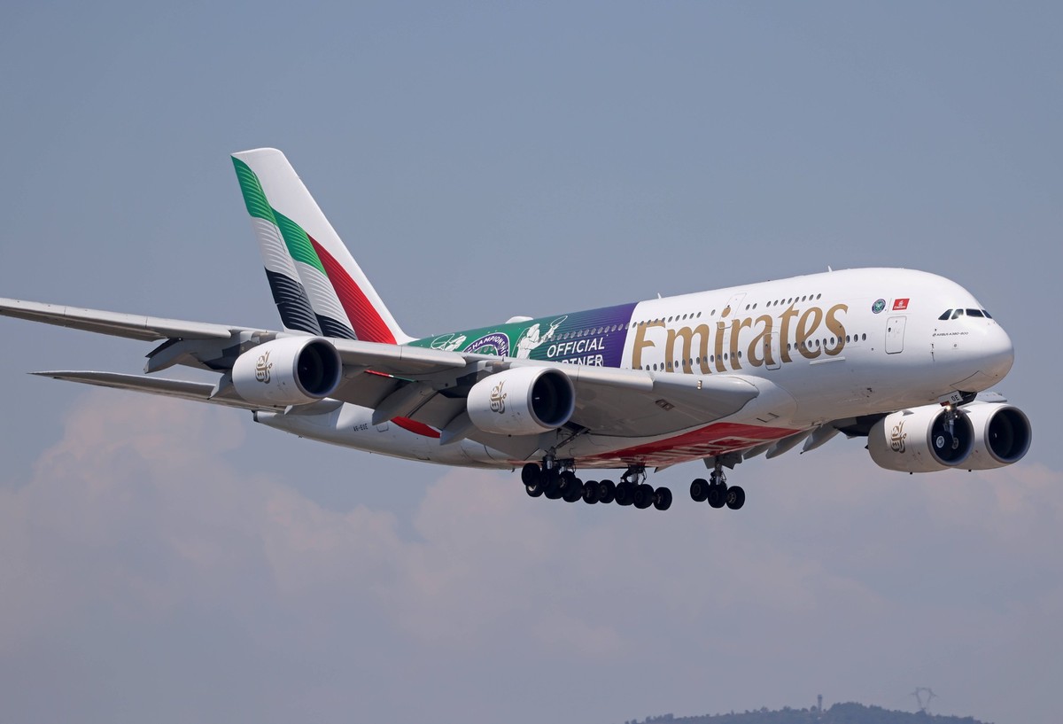Diverse aircraft landing at Barcelona Airport Emirates Wimbledon Livery Airbus A380-861 lands at Barcelona-El Prat Airport in Barcelona, Spain, on July 1, 2025. Barcelona Barcelona Spain PUBLICATIONxN ...