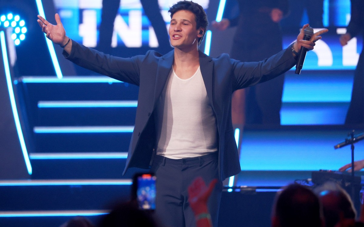 BERLIN, GERMANY - APRIL 22: Wincent Weiss performs on stage during the Giovanni Zarrella show at Studio Berlin Adlershof on April 22, 2023 in Berlin, Germany. (Photo by Ben Kriemann/Getty Images)