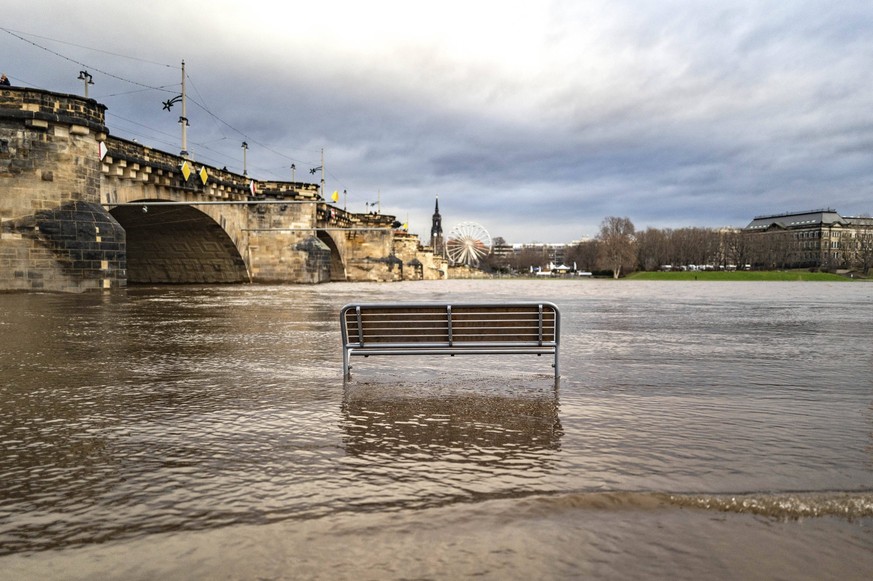 Die Elbe f