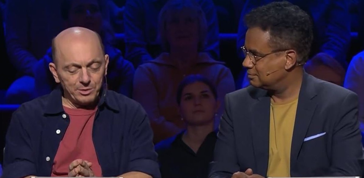 Bernhard Hoëcker und Michail Paweletz spielen gemeinsam.