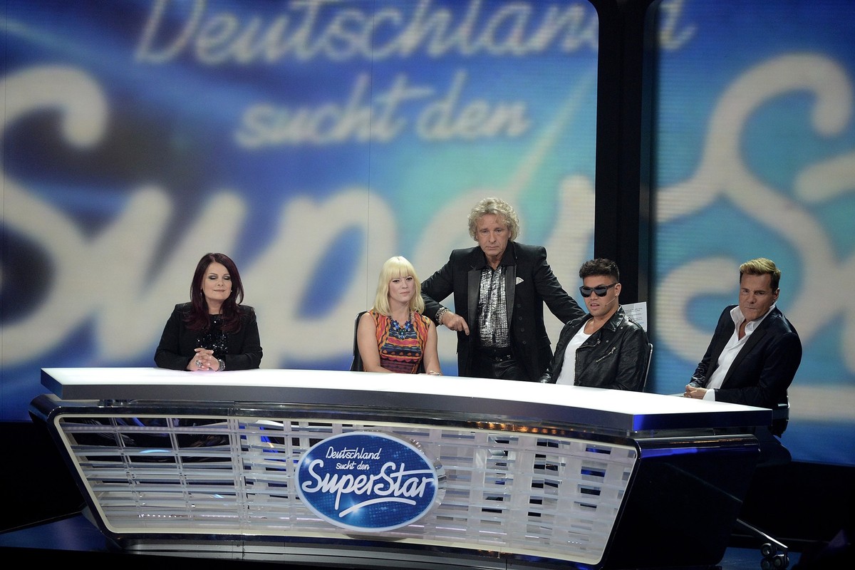 HUERTH, GERMANY - DECEMBER 19: (L-R) &#039;DSDS 2014&#039; jury members Marianne Rosenberg, Mieze Katz, Prince Kay One, Dieter Bohlen and presenter Thomas Gottschalk (C) look on during the taping of t ...