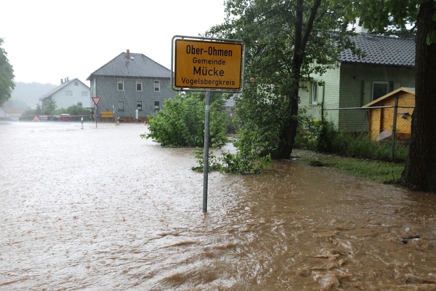 Unter Wasser: In Hessen war die Ortschaft Ober-Ohmen nach dem Unwetter überflutet.&nbsp;