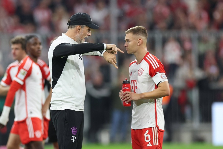 Chef-Trainer Thomas Tuchel FC Bayern Muenchen gibt Anweisungen an Joshua Kimmich 6 FC Bayern Muenchen, FC Bayern Muenchen vs. SC Freiburg, Fussball, 1. Bundesliga, 7. Spieltag, 08.10.2023 DFB regulati ...