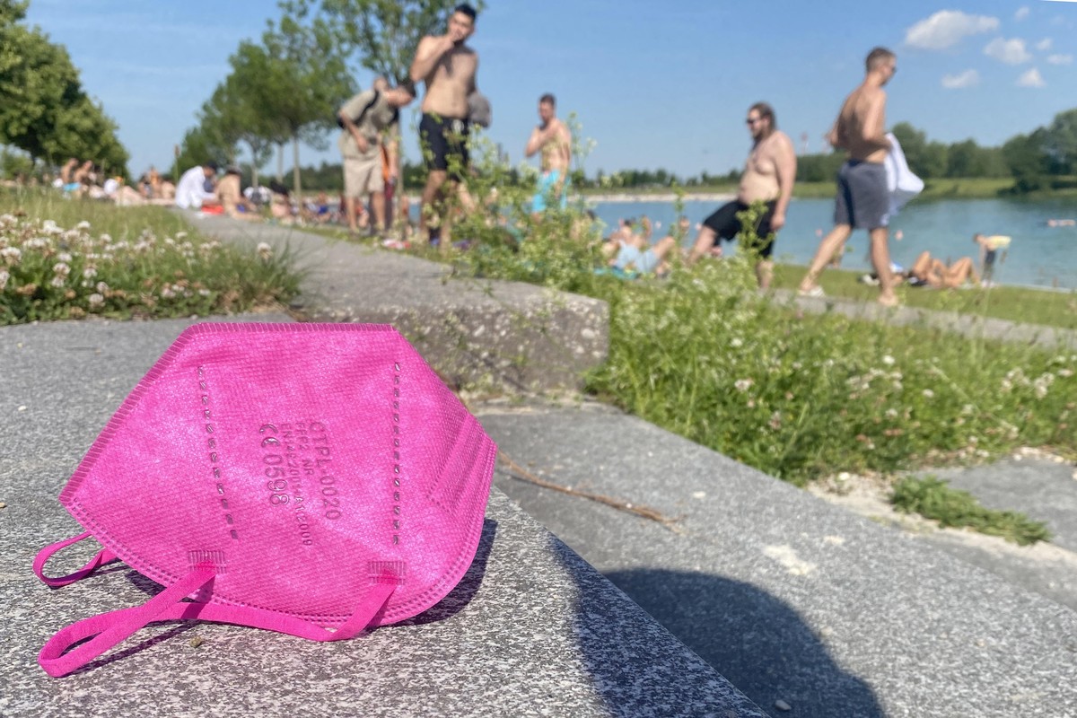 Themenbild Corona Sommerwelle. Sommerwelle leider Realitaet geworden, Drohen uns jetzt verschärfte Corona-Regeln? Die Corona-Infektionszahlen steigen rasant. Mit Blick auf den Sommer findet Minister L ...