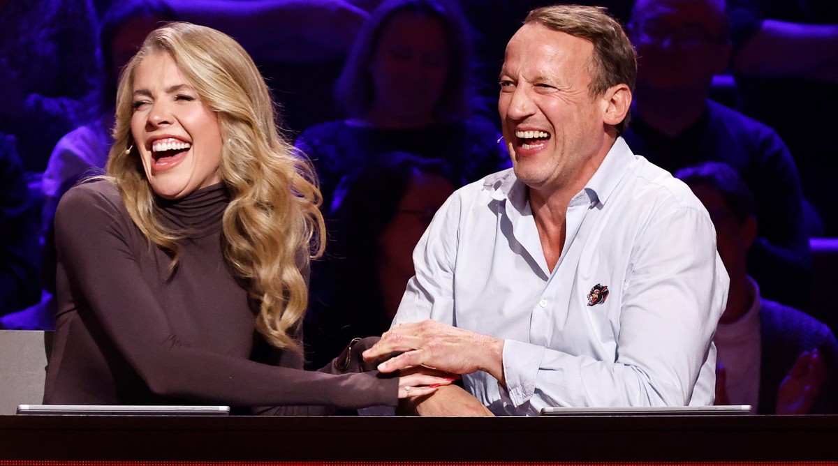 ARD/NDR WER WEISS DENN SOWAS XXL, &quot;Das unvorstellbare Wissensquiz mit Kai Pflaume&quot;, am Samstag (11.10.25) um 20:15 Uhr im ERSTEN.
Victoria Swarovski und Wotan Wilke Möhring.
© NDR/ARD/Morris ...