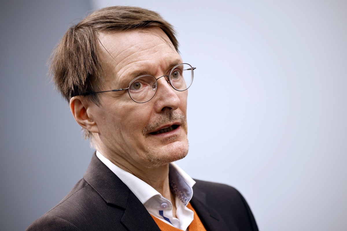 05.01.2023, Berlin: Karl Lauterbach (SPD), Bundesminister für Gesundheit, spricht bei einer Pressekonferenz nach dem Treffen der Bund-Länder-Arbeitsgruppe zur Krankenhausreform. Dabei geht um die Umse ...