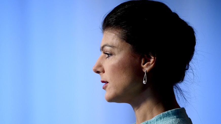 11.01.2019, Berlin: Sahra Wagenknecht, die Fraktionsvorsitzende der Partei Die Linke, steht bei der Klausurtagung der Bundestagsfraktion ihrer Partei. Foto: Britta Pedersen/
wagenknecht sahra berlin 2 ...