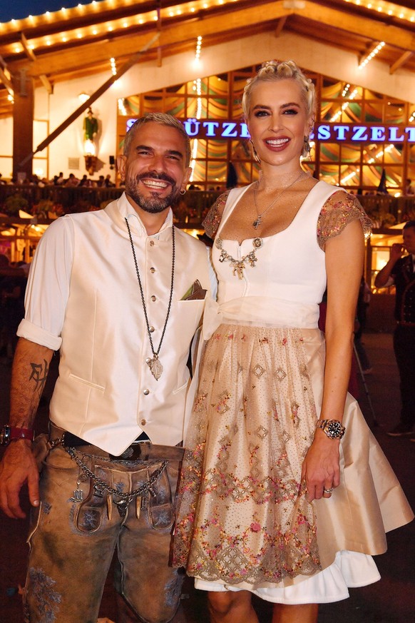 Marc Terenzi und Verena Kerth beim Almauftrieb beim Oktoberfest am 17.09.2023 in Muenchen Almauftrieb beim Oktoberfest 2023 in Muenchen *** Marc Terenzi and Verena Kerth at the Almauftrieb at the Okto ...