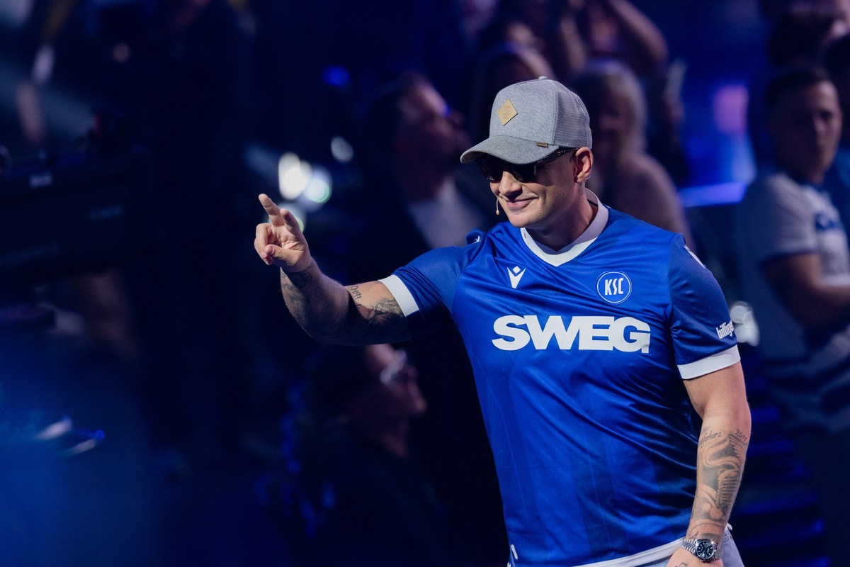 09.11.2024, Nordrhein-Westfalen, K�ln: Pietro Lombardi, Jurymitglied, steht im Finale der RTL Castingshow &quot;Deutschland sucht den Superstar&quot; im Coloneum auf der B�hne. Foto: Rolf Vennenbernd/ ...