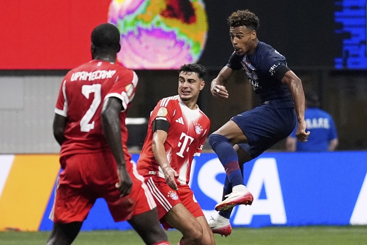 Paris Saint-Germain&#039;s Desire Doue scores the game&#039;s opening goal during the Club World Cup quarterfinal soccer match between PSG and Bayern Munich in Atlanta, Saturday, July 5, 2025. (AP Pho ...