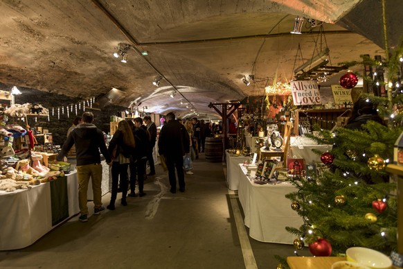 Unterirdischer Weih-Nachtsmarkt, Weihnachtsmarkt in alten Weinkeller Gewölben in Traben-Trarbach, an der Mosel, hier die Keller des Moselschlösschen,