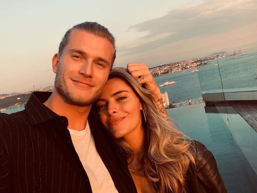 Loris Karius und Sophia Thomalla sind seit rund einem Jahr ein Paar. In türkischen Medien kursierten Trennungsgerüchte, nun hat Thomalla sich dazu geäußert.