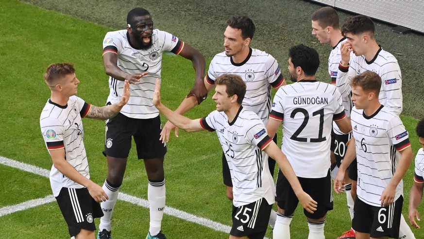 Die deutsche Nationalmannschaft jubelt während der EM